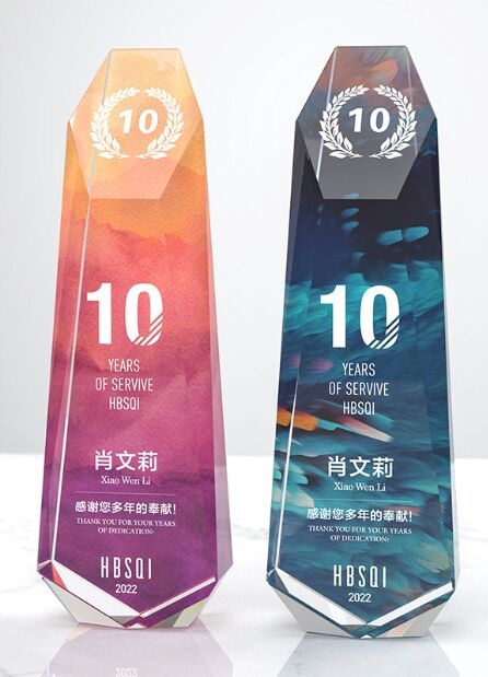Crystal Award: Prism-Shaped Color Gradient