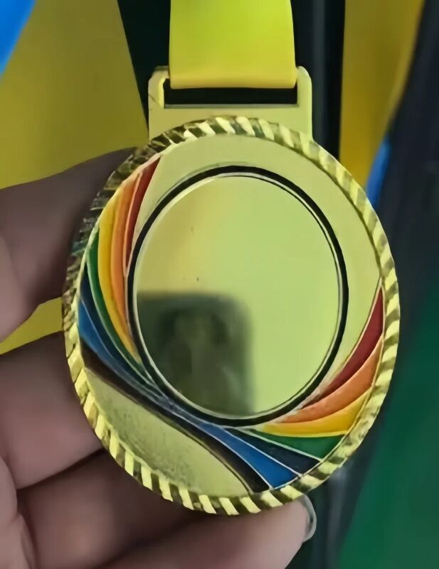 Zinc Alloy Rainbow Arc Medal with Gold Finish - 6.5cm Diameter